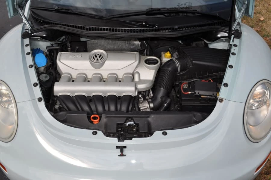 2010 Volkswagen New Beetle - Image 7 of 10