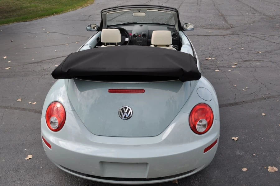 2010 Volkswagen New Beetle - Image 9 of 10