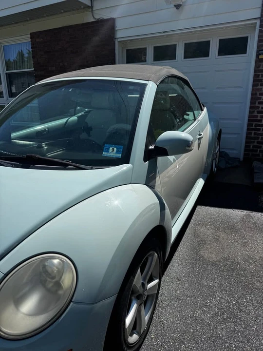 2010 Volkswagen New Beetle - Image 3 of 8