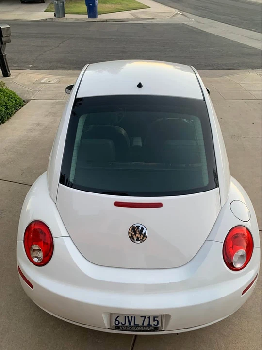 2010 Volkswagen New Beetle - Image 8 of 10