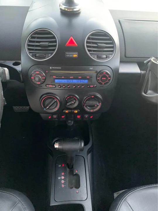 2010 Volkswagen New Beetle - Image 10 of 10