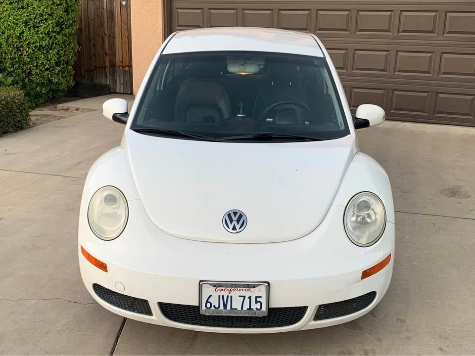 2010 Volkswagen New Beetle - Image 4 of 10