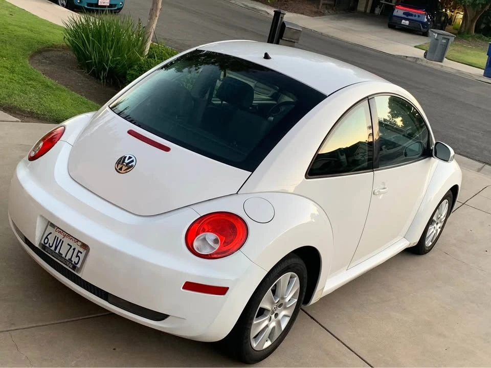 2010 Volkswagen New Beetle - Image 3 of 10