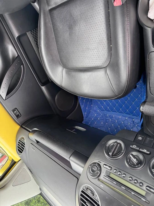 2010 Volkswagen New Beetle - Image 8 of 13