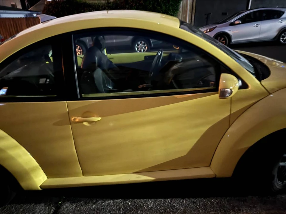 2010 Volkswagen New Beetle - Image 12 of 13