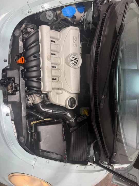 2010 Volkswagen New Beetle - Image 9 of 10