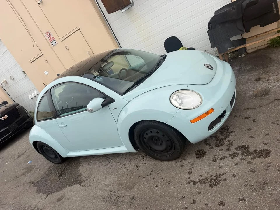 2010 Volkswagen New Beetle - Image 3 of 10
