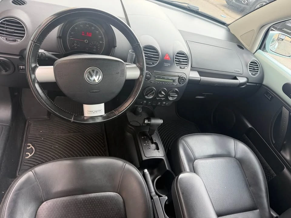 2010 Volkswagen New Beetle - Image 7 of 10