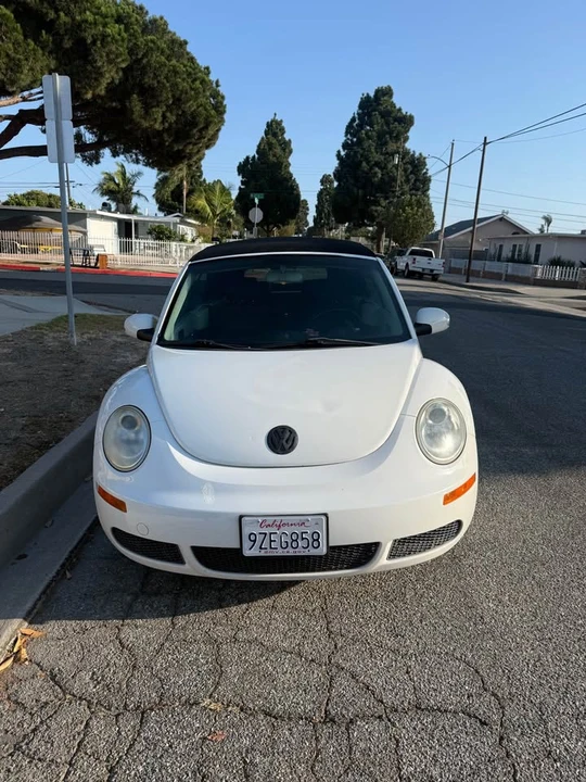 2010 Volkswagen New Beetle - Image 6 of 15