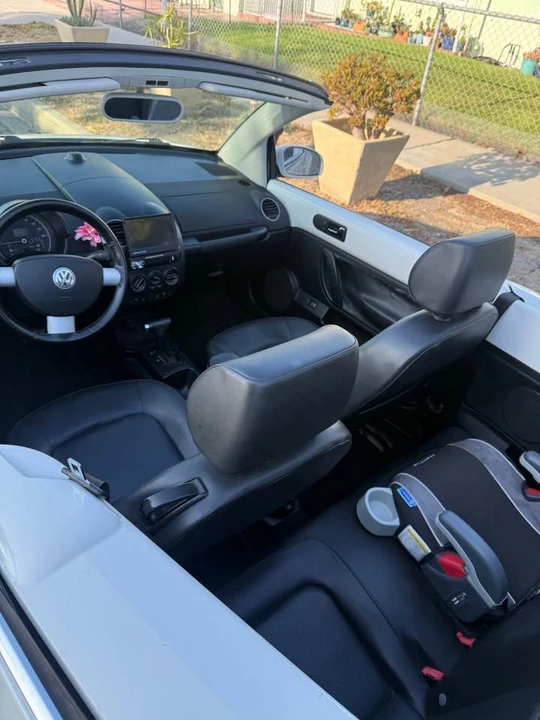 2010 Volkswagen New Beetle - Image 15 of 15