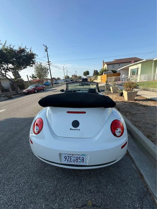2010 Volkswagen New Beetle - Image 13 of 15