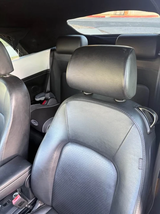 2010 Volkswagen New Beetle - Image 11 of 15