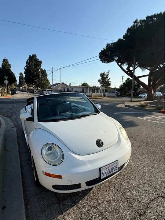 2010 Volkswagen New Beetle - Image 3 of 15