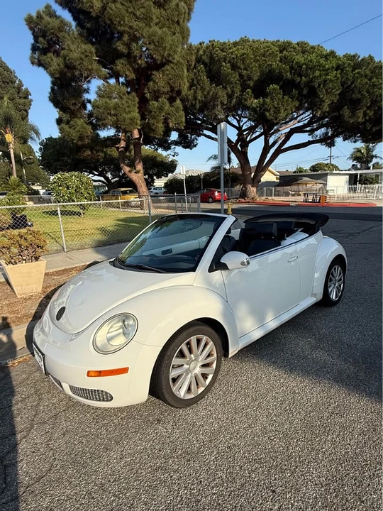 2010 Volkswagen New Beetle - Image 5 of 15