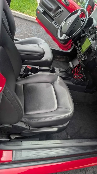 2010 Volkswagen New Beetle - Image 7 of 9