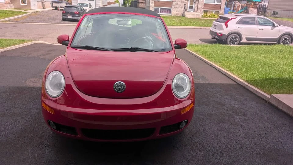 2010 Volkswagen New Beetle - Image 3 of 9