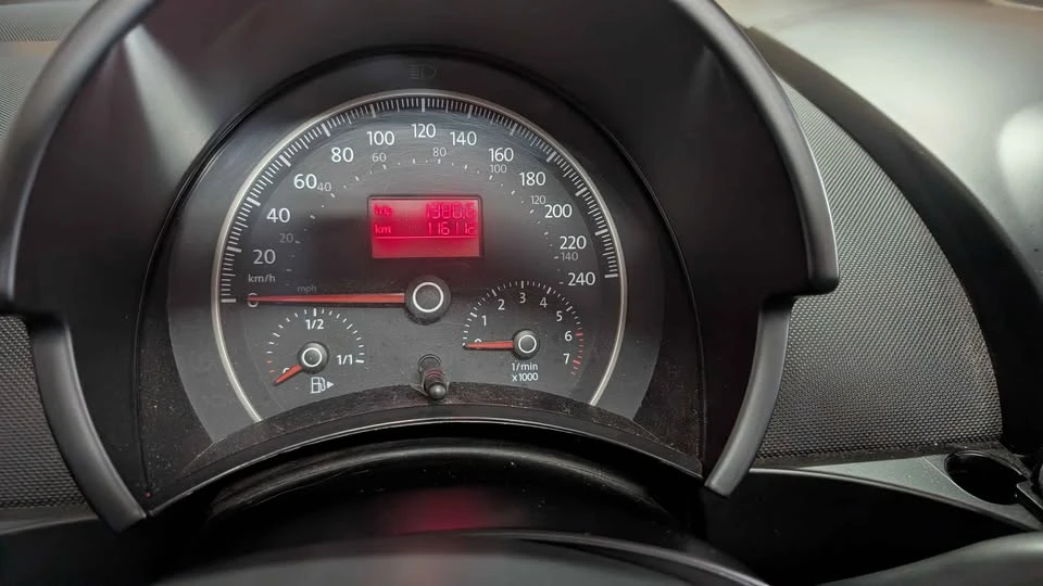 2010 Volkswagen New Beetle - Image 9 of 9