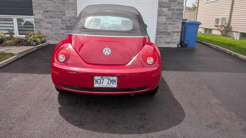 2010 Volkswagen New Beetle - Image 4 of 9