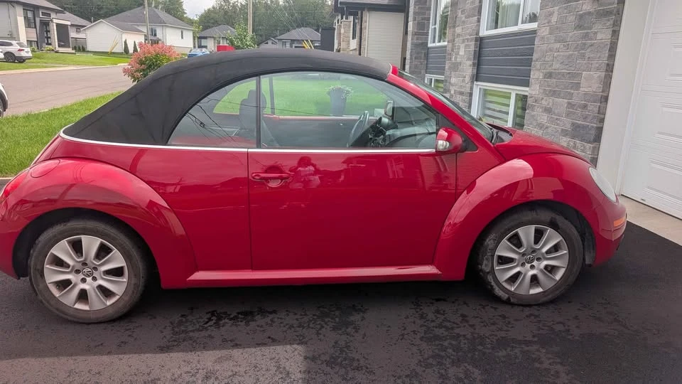 2010 Volkswagen New Beetle - Image 2 of 9