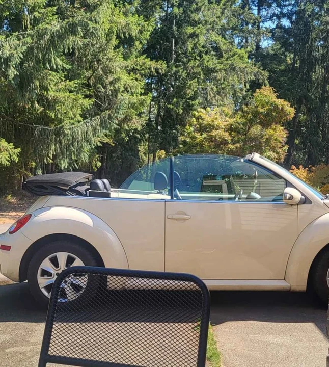 2010 Volkswagen New Beetle - Image 3 of 6