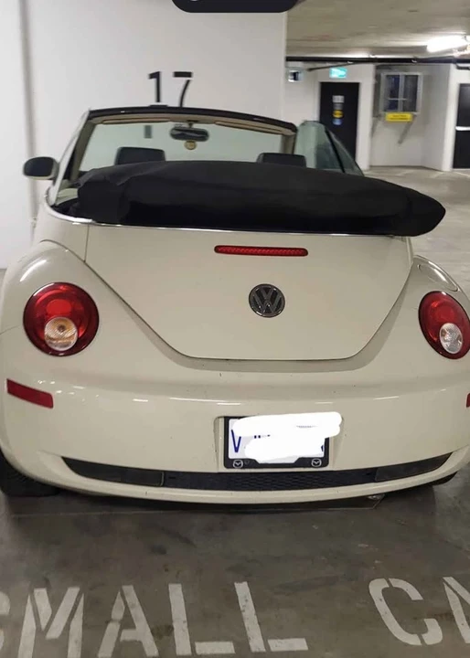 2010 Volkswagen New Beetle - Image 2 of 6