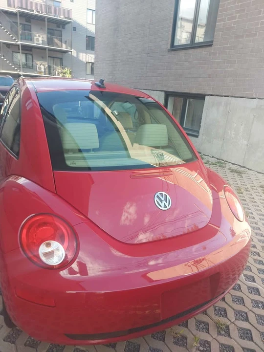 2010 Volkswagen New Beetle - Image 2 of 4