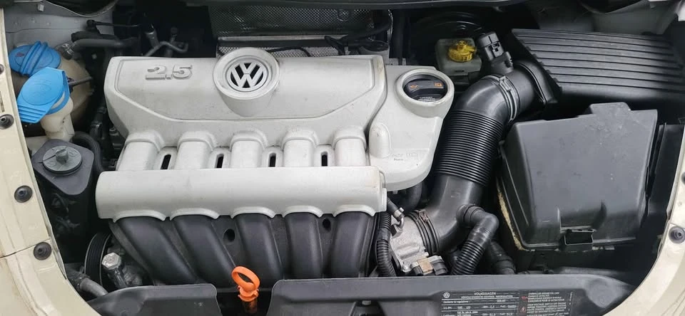2010 Volkswagen New Beetle - Image 6 of 6
