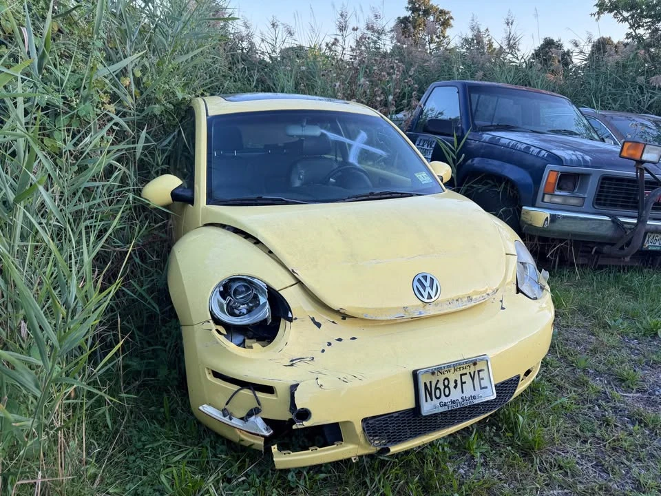 2010 Volkswagen New Beetle - Image 2 of 5
