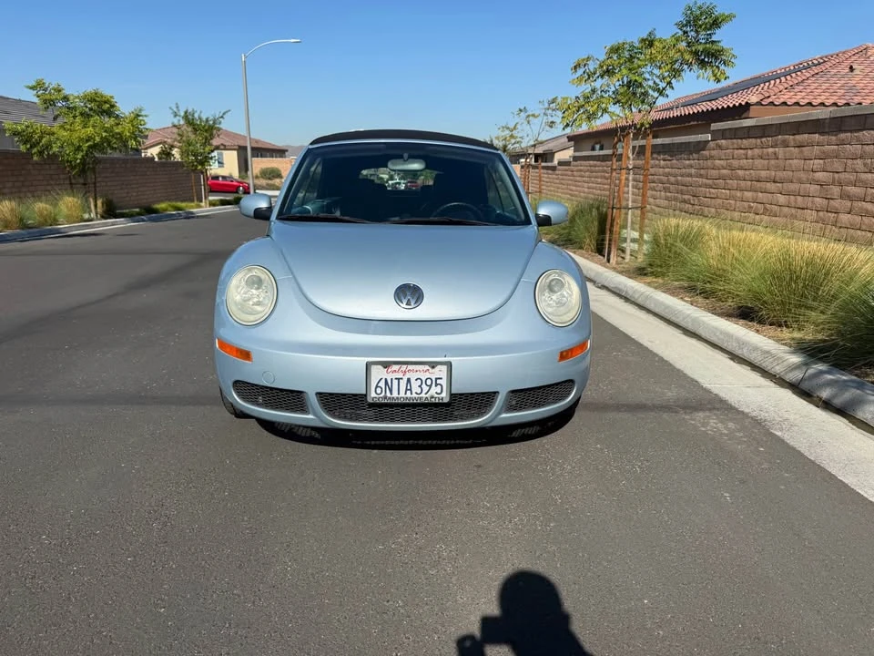 2010 Volkswagen New Beetle - Image 4 of 10