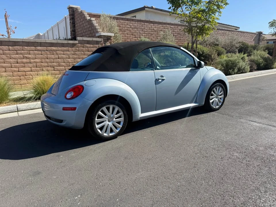 2010 Volkswagen New Beetle - Image 3 of 10