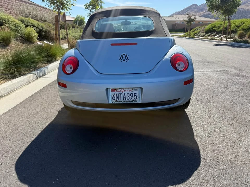 2010 Volkswagen New Beetle - Image 2 of 10