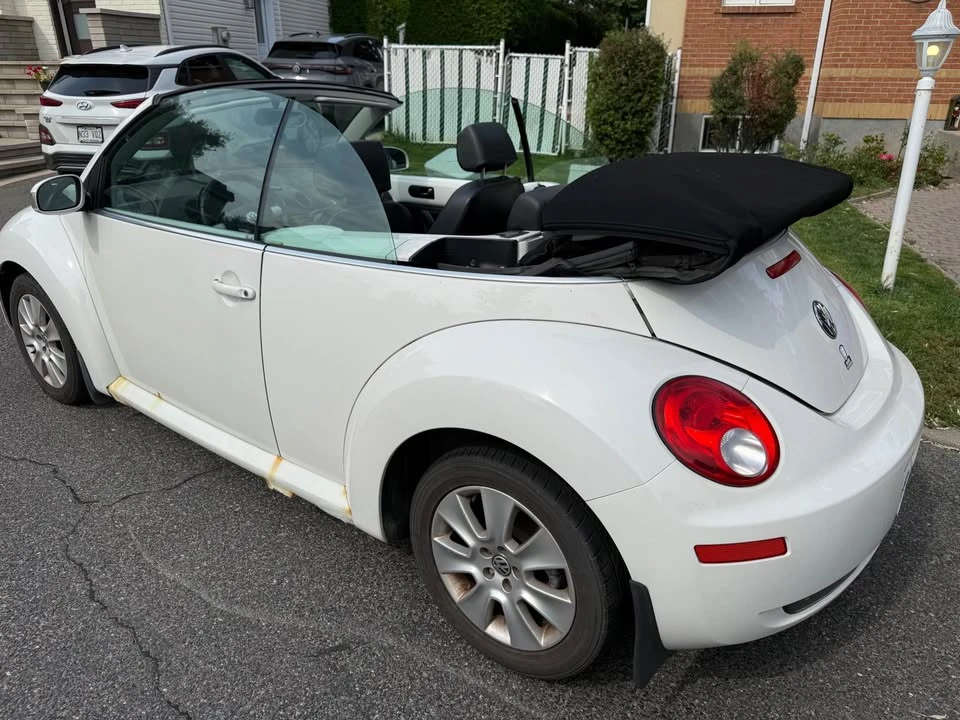 2010 Volkswagen New Beetle - Image 3 of 8
