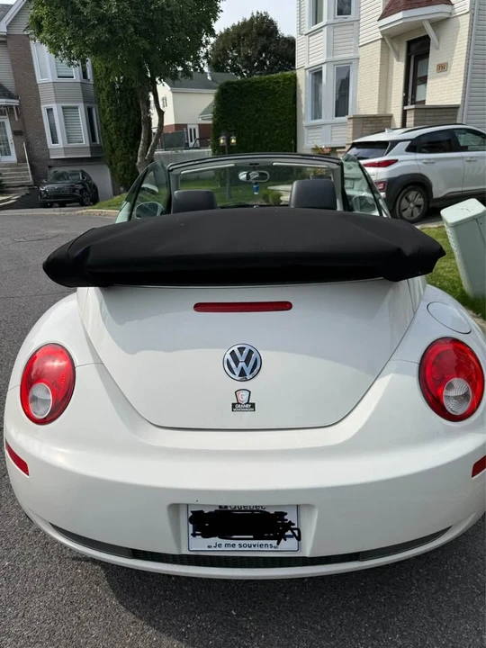 2010 Volkswagen New Beetle - Image 2 of 8