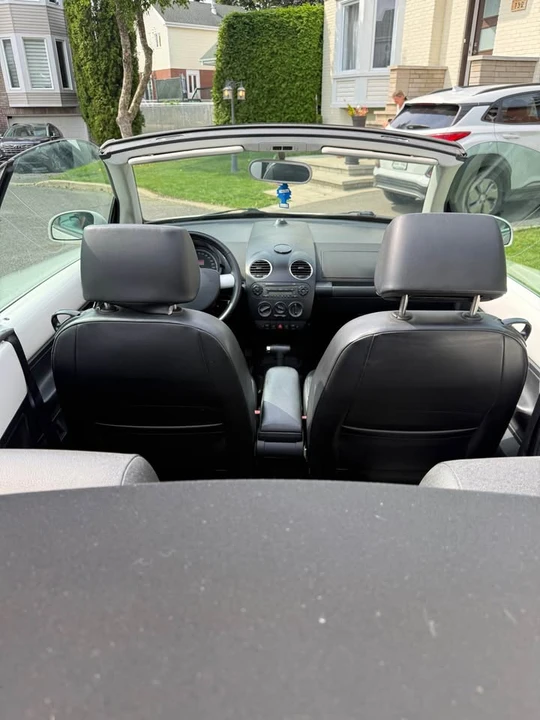 2010 Volkswagen New Beetle - Image 8 of 8