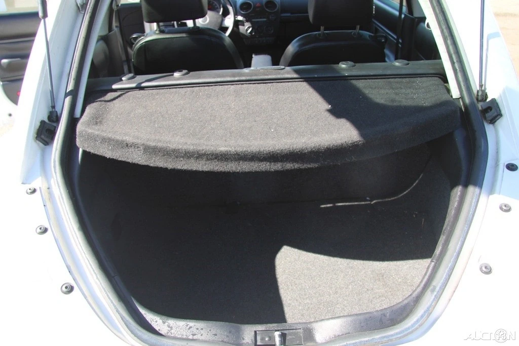 2010 Volkswagen New Beetle - Image 19 of 21