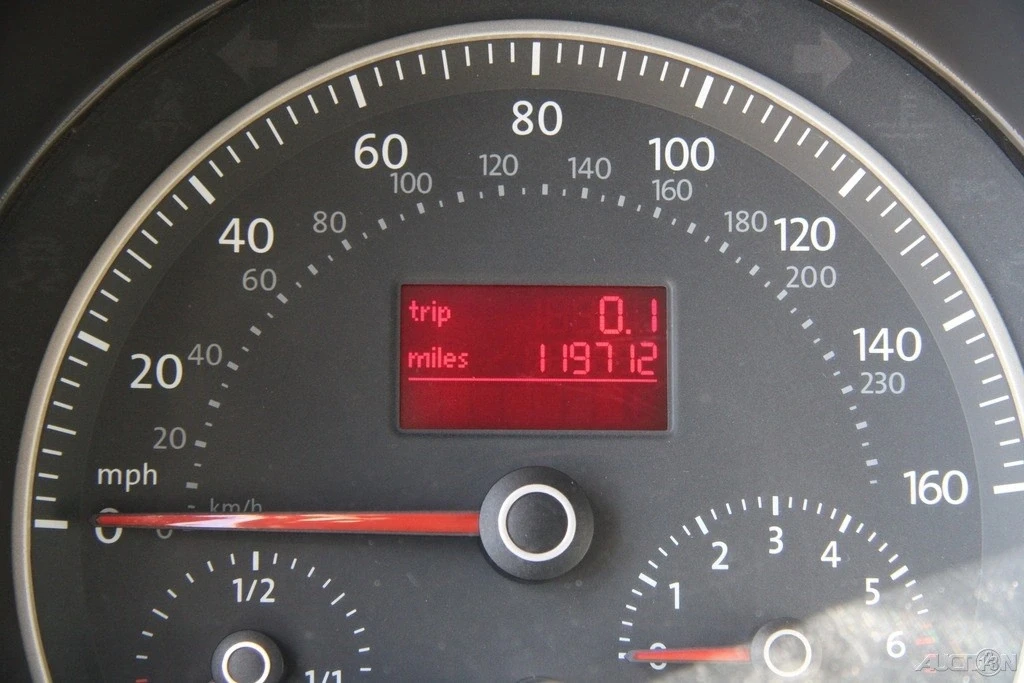 2010 Volkswagen New Beetle - Image 15 of 21
