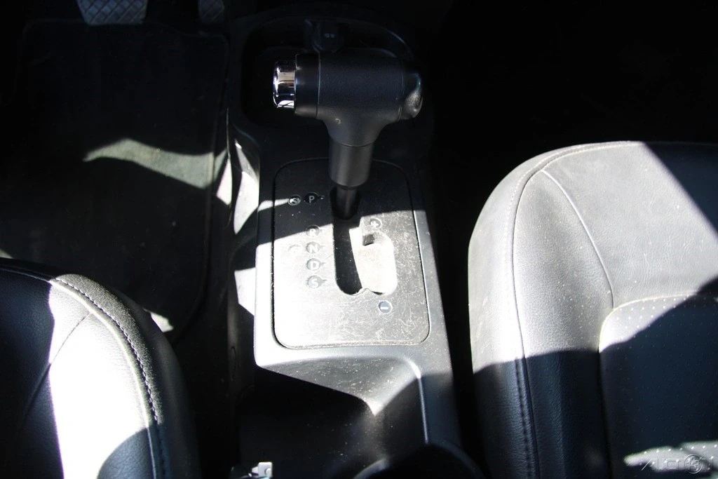 2010 Volkswagen New Beetle - Image 17 of 21