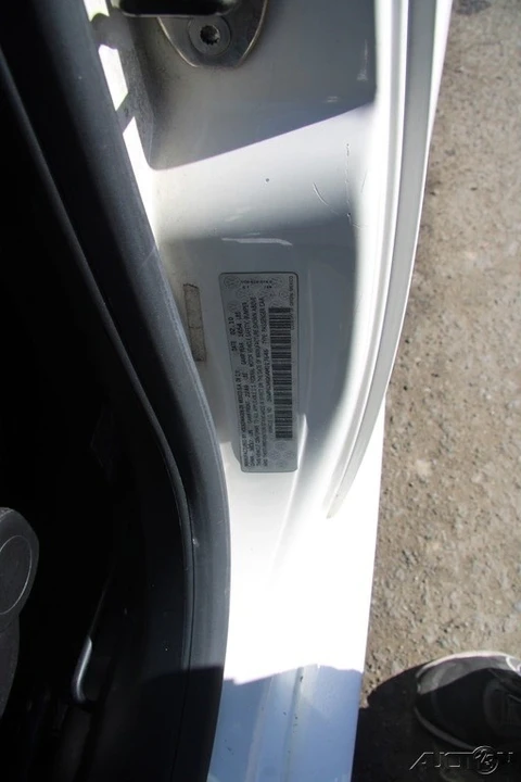 2010 Volkswagen New Beetle - Image 10 of 21