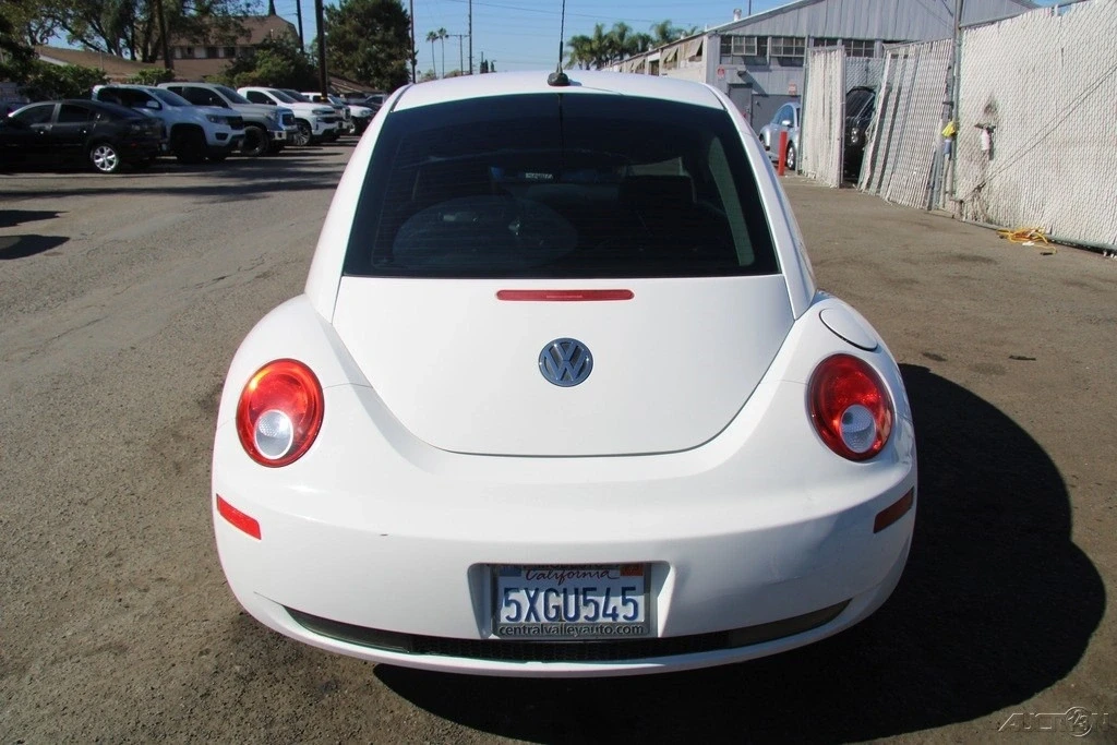 2010 Volkswagen New Beetle - Image 5 of 21