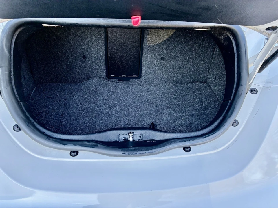 2010 Volkswagen New Beetle - Image 14 of 14