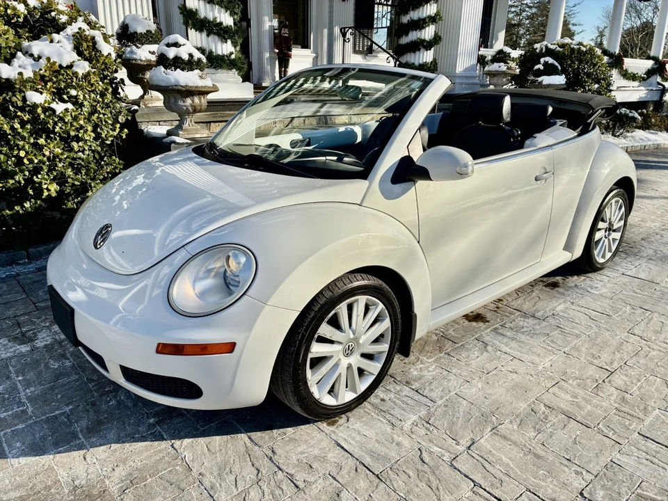 2010 Volkswagen New Beetle - Image 13 of 14