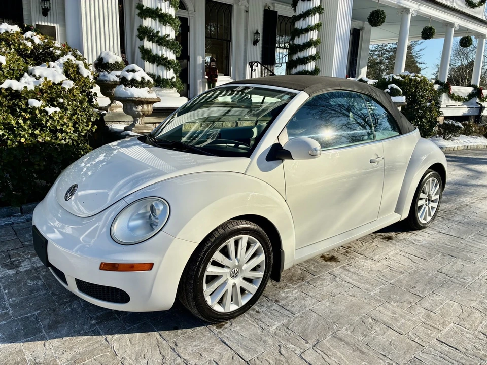 2010 Volkswagen New Beetle - Image 8 of 14
