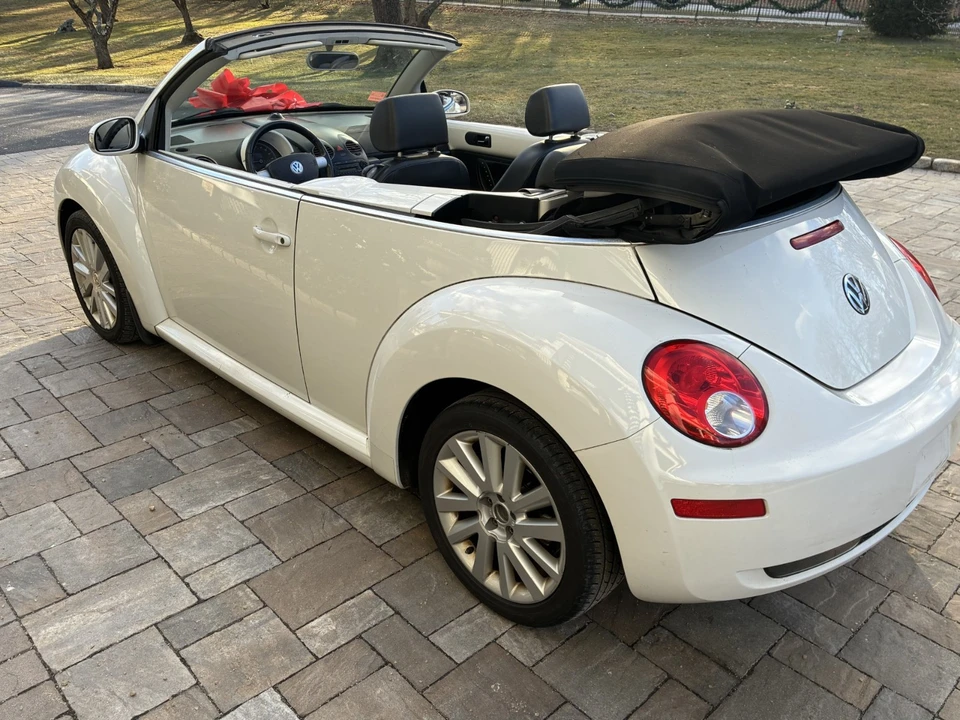 2010 Volkswagen New Beetle - Image 4 of 14