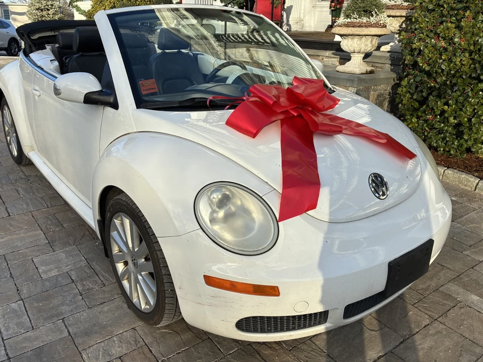2010 Volkswagen New Beetle - Image 5 of 14