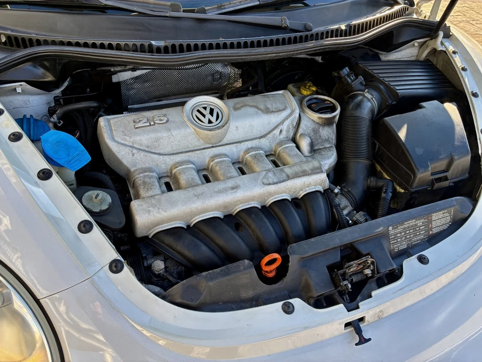 2010 Volkswagen New Beetle - Image 12 of 14
