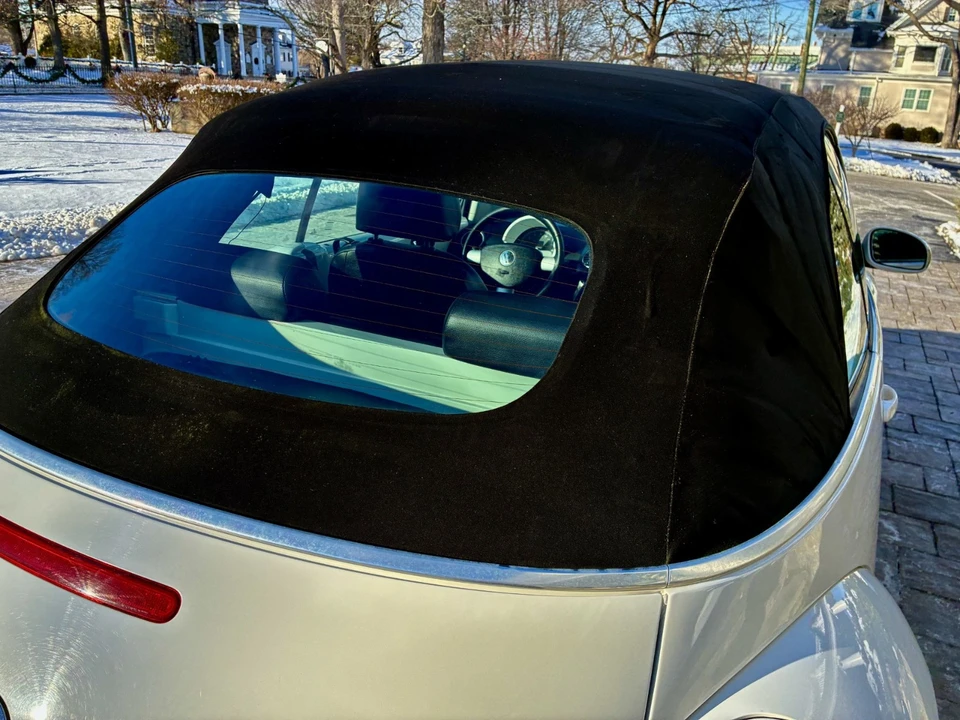2010 Volkswagen New Beetle - Image 11 of 14