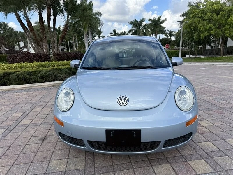 2010 Volkswagen New Beetle - Image 11 of 21