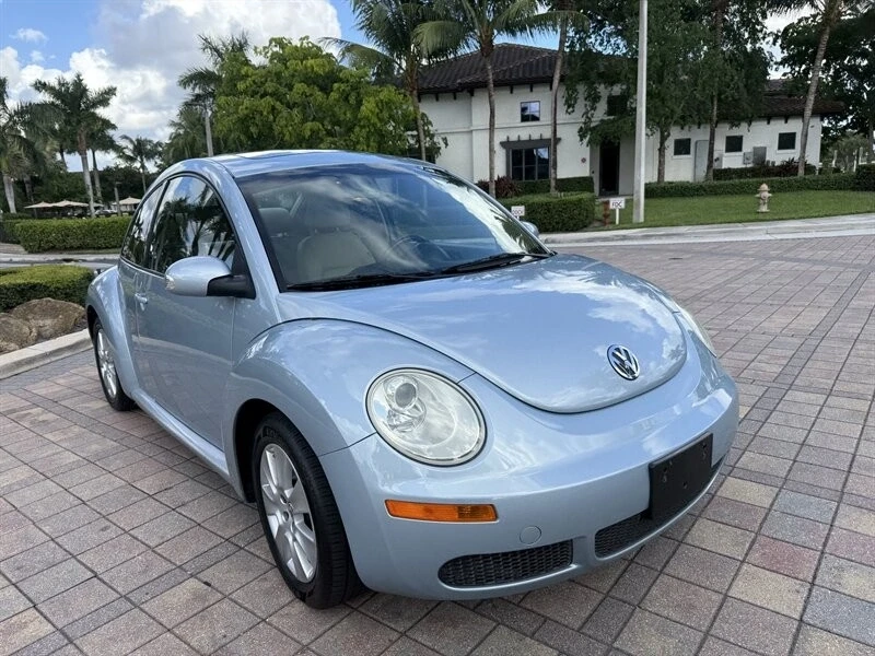2010 Volkswagen New Beetle - Image 8 of 21