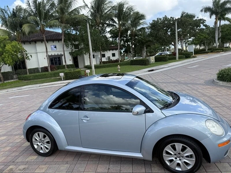 2010 Volkswagen New Beetle - Image 5 of 21