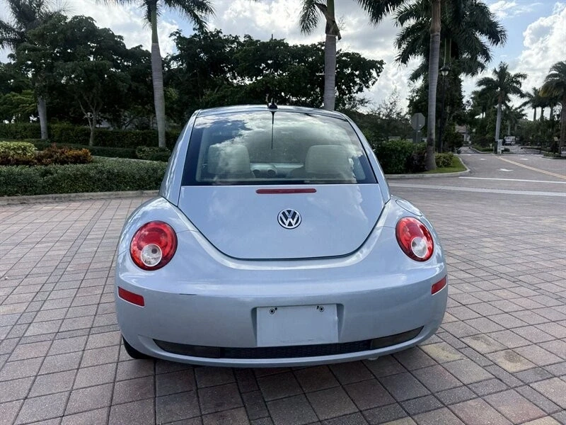 2010 Volkswagen New Beetle - Image 17 of 21